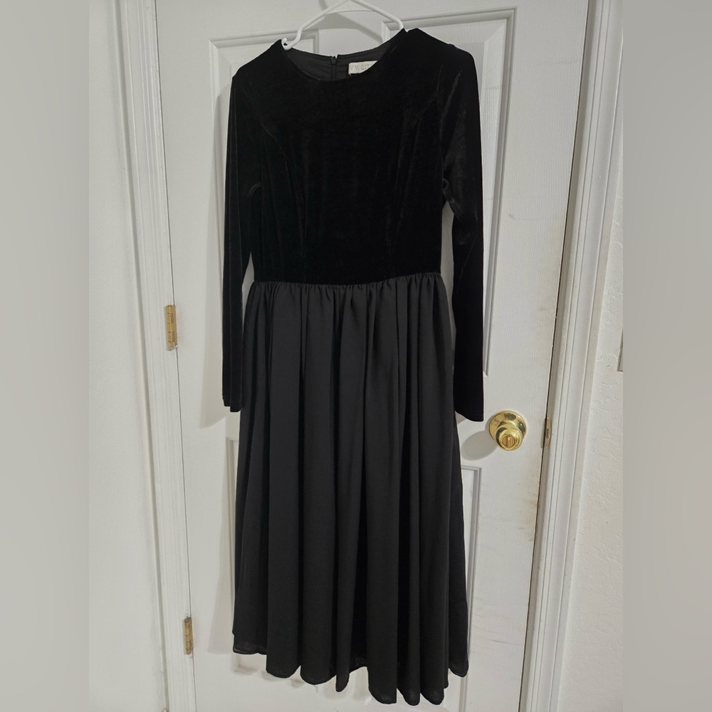 Ivy City Co Black Velvet Long Sleeve Dress
